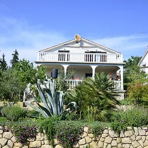Anton Apartment